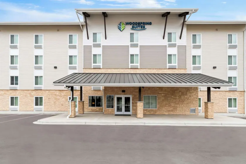 WoodSpring Suites Denver Commerce City - Image 1
