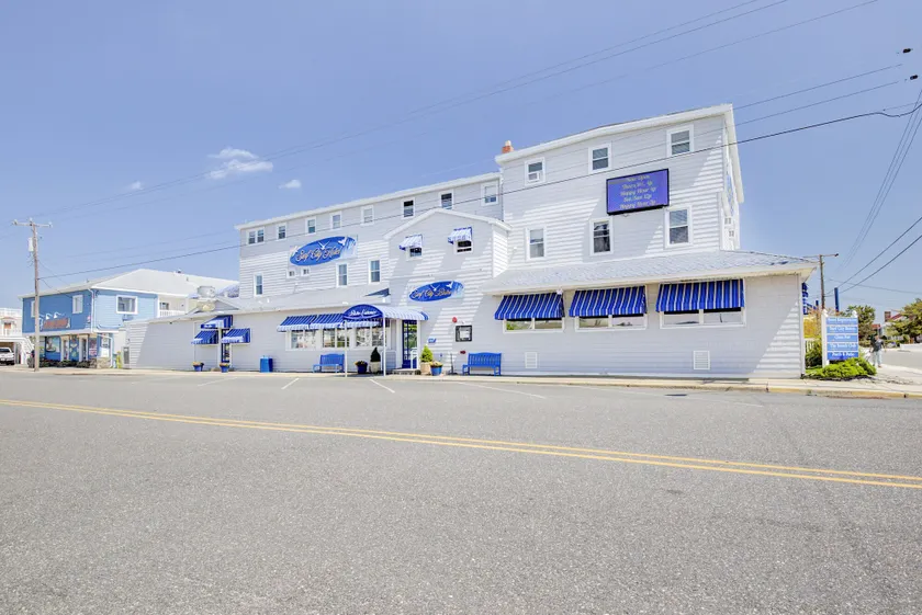 Surf City Hotel - Image 1