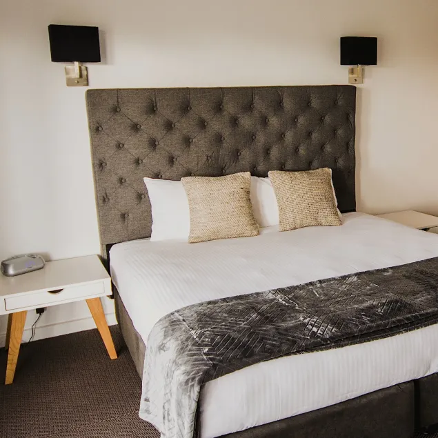 Quays Hotel - Image 1