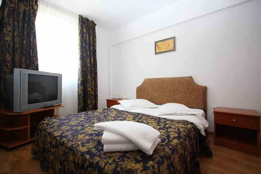 Cabana Veche Trei Brazi - Image 1