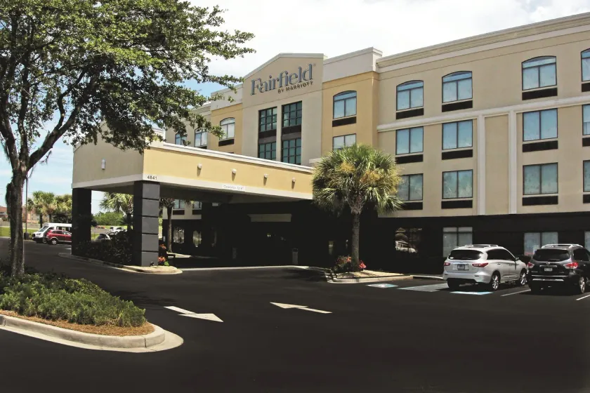 Fairfield Inn & Suites by Marriott Charleston Airport/Convention Center - Image 1
