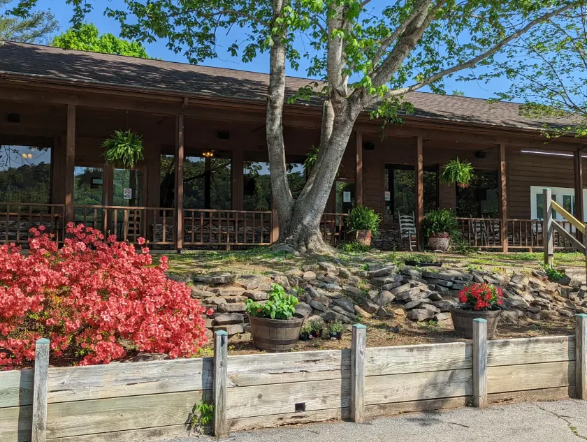 Arrowhead Resort - Image 1