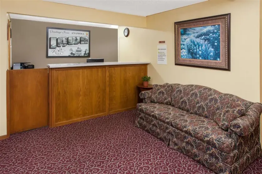 Circle S Motel - Lobby