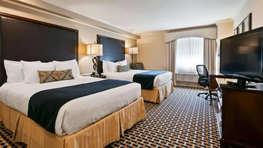 Best Western Plus Puyallup Hotel - Image 1
