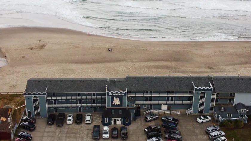 The Sandcastle Beachfront Hotel - Image 1