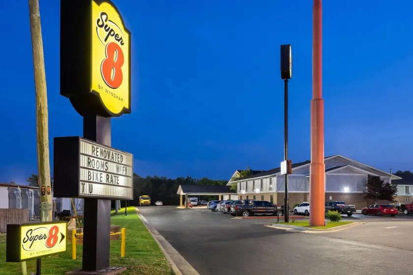 Super 8 by Wyndham Harrison AR - Image 1
