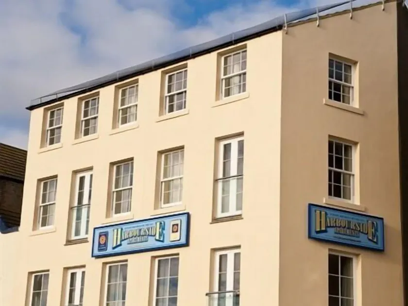 Harbourside Apartments with Private Parking - Image 1