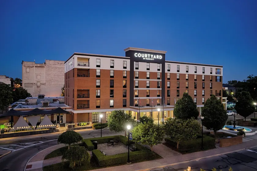 Courtyard by Marriott Springfield Downtown - Image 1