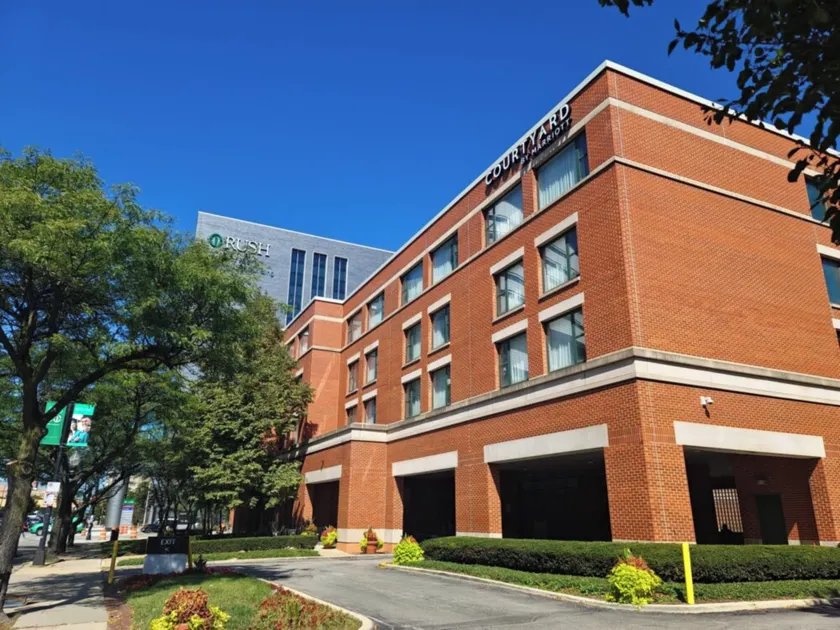 Courtyard by Marriott Chicago at Medical District-UIC - Image 1