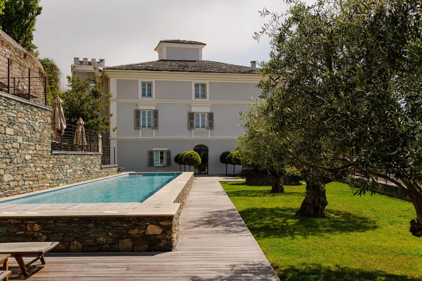 Boutique Hotel NOAE by Emerald Stay - Image 1
