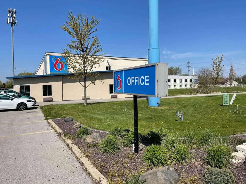 Studio 6 Peoria IL - Image 1