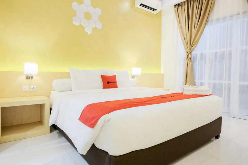 RedDoorz Plus Syariah near Museum Lampung - Image 1