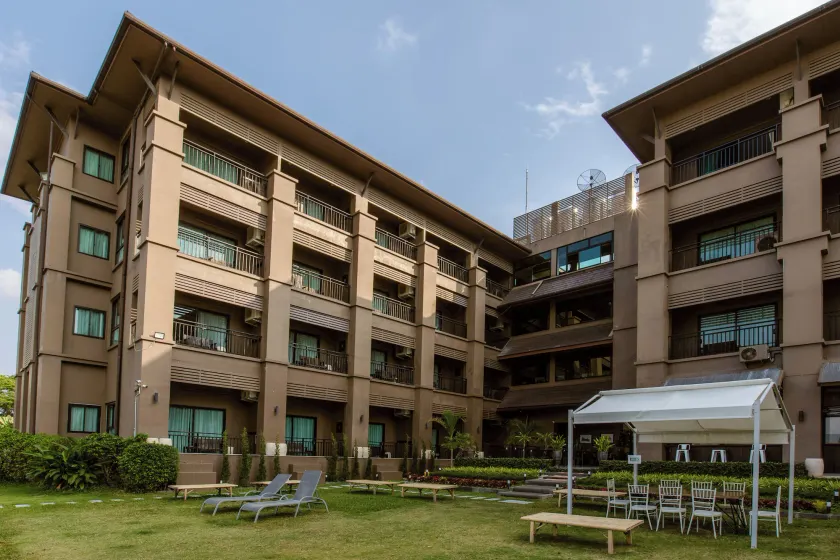 Brown House Hotel - Image 1