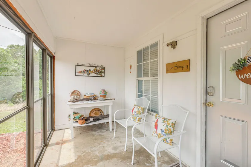 Clanton Cottage w/ Charcoal Grill & Porch! - Innenbereich
