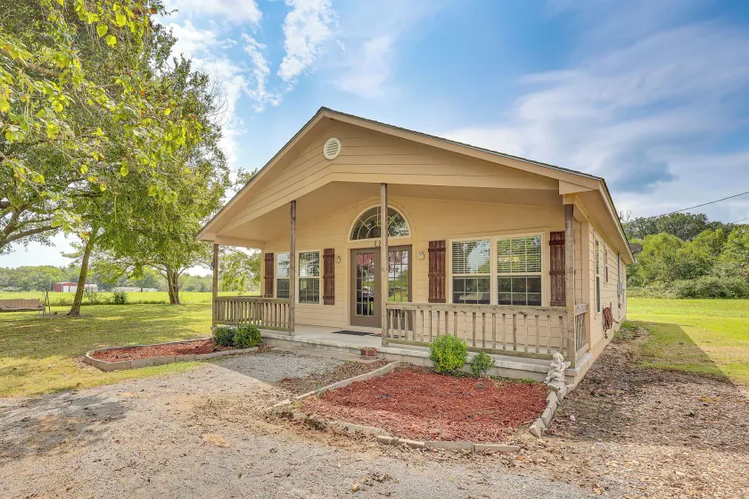 3 Mi to Arkansas River: Rural Family Home w/ Yard - Image 1