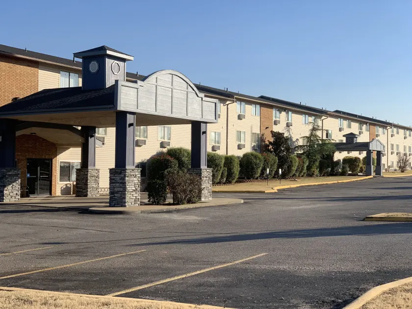 Brentwood Inn Clinton - Image 1