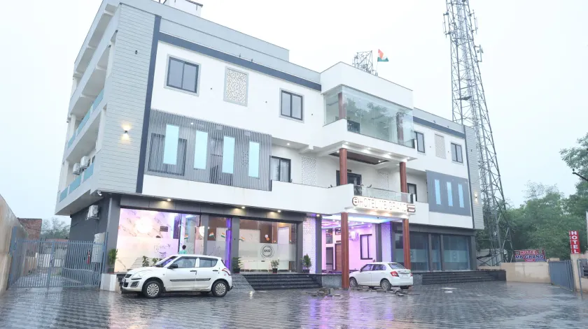 Hotel MB Grand - Image 1