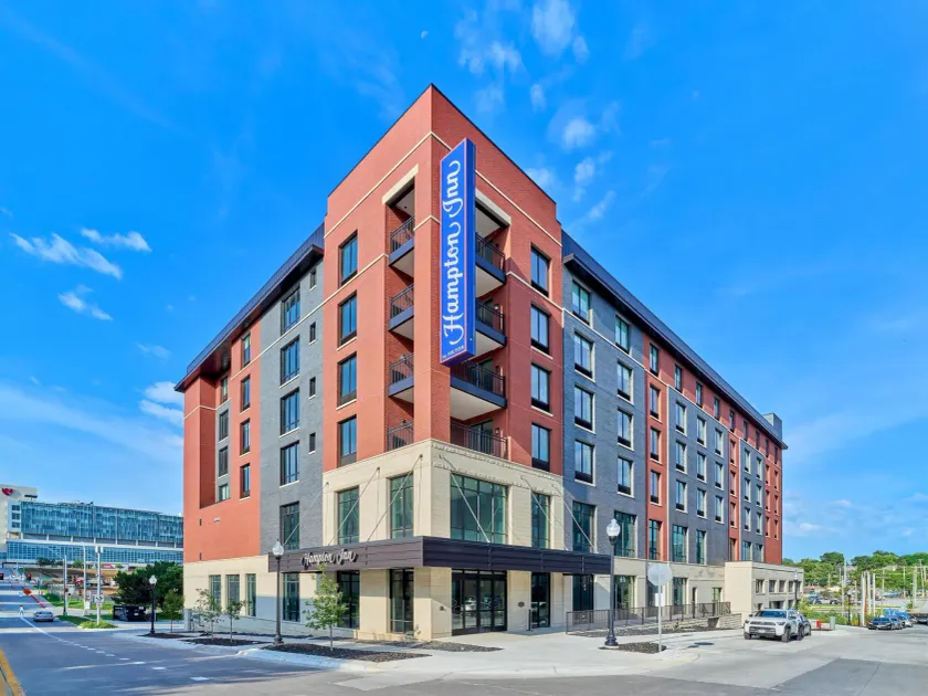 Hampton Inn by Hilton Omaha UN Medical Center Area - Image 1