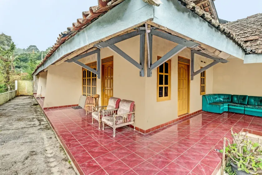 SPOT ON 92414 Hotel Pereng Sari - Image 1