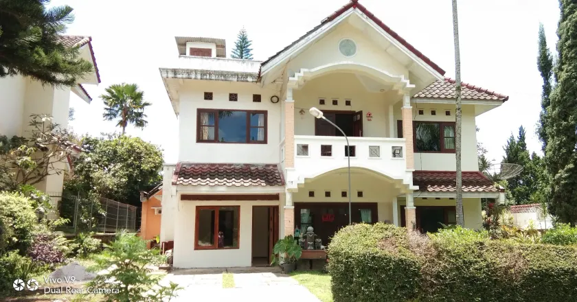 Villa batu malang swimming pool - Image 1
