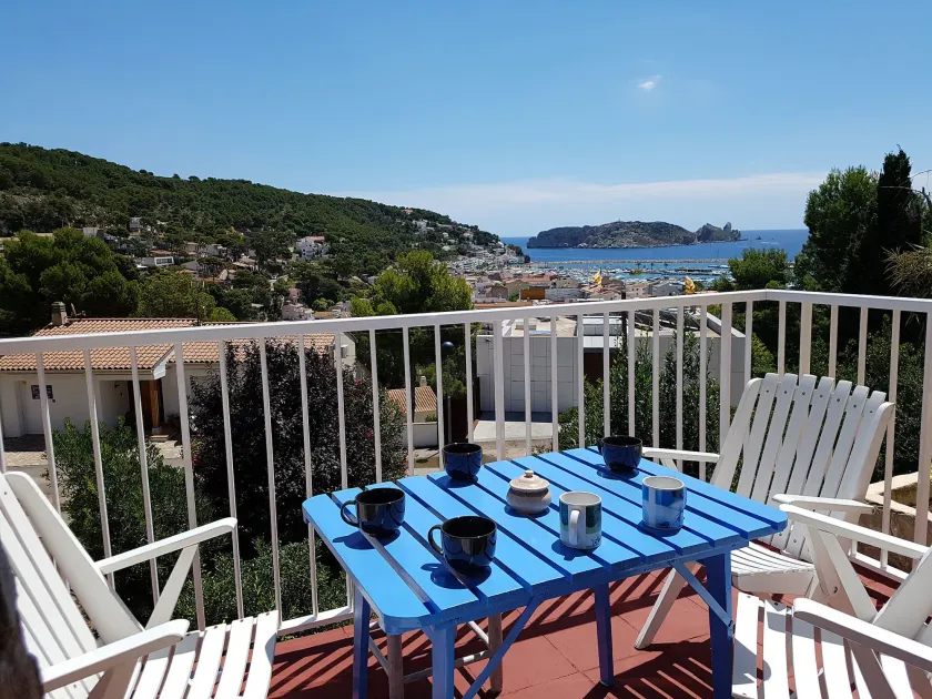 Apartamento moderno con terraza, aire acondicionado y aparcamiento privado en L'Estartit - ES-323-8 - Image 1