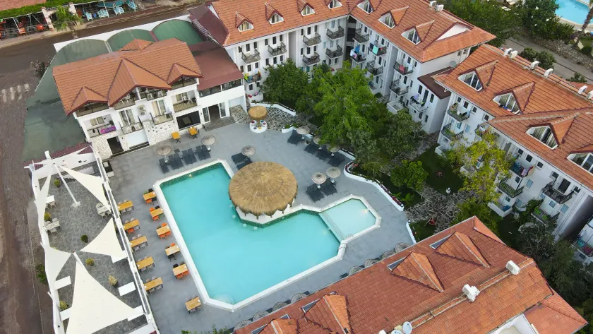 Akdeniz Beach Hotel - Image 1