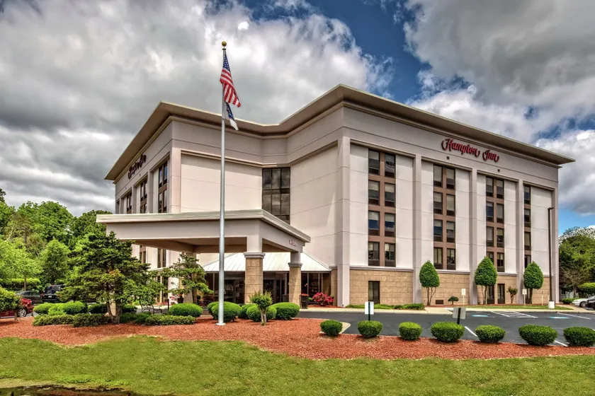 Hampton Inn Elizabeth City - Image 1
