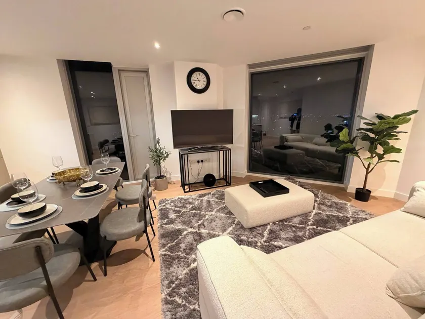 Stylish Park-facing Retreat in Central Manchester - Image 1