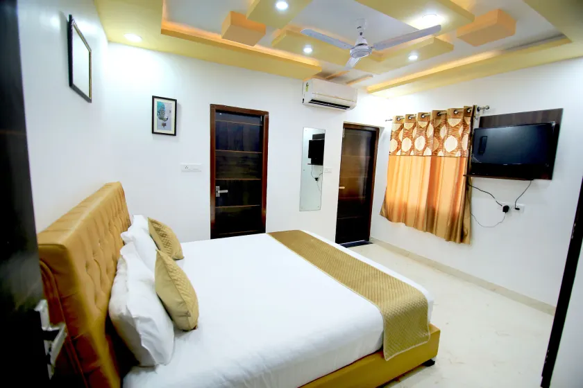 Hotel Subcity - Image 1