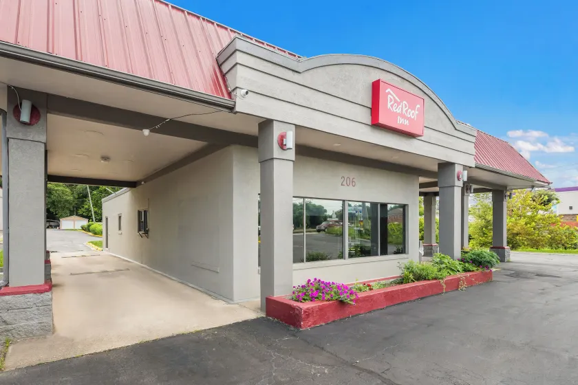Red Roof Inn Lenoir - Image 1