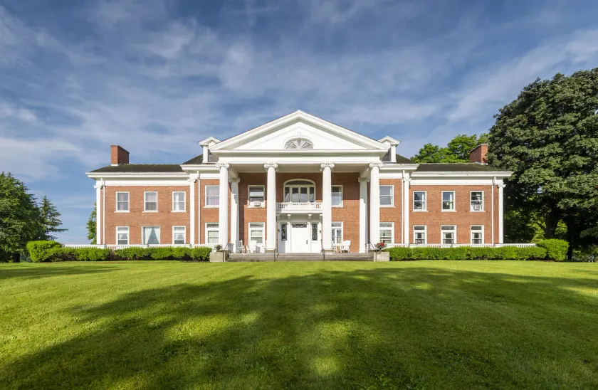 White Springs Manor a Belhurst Property - Image 1