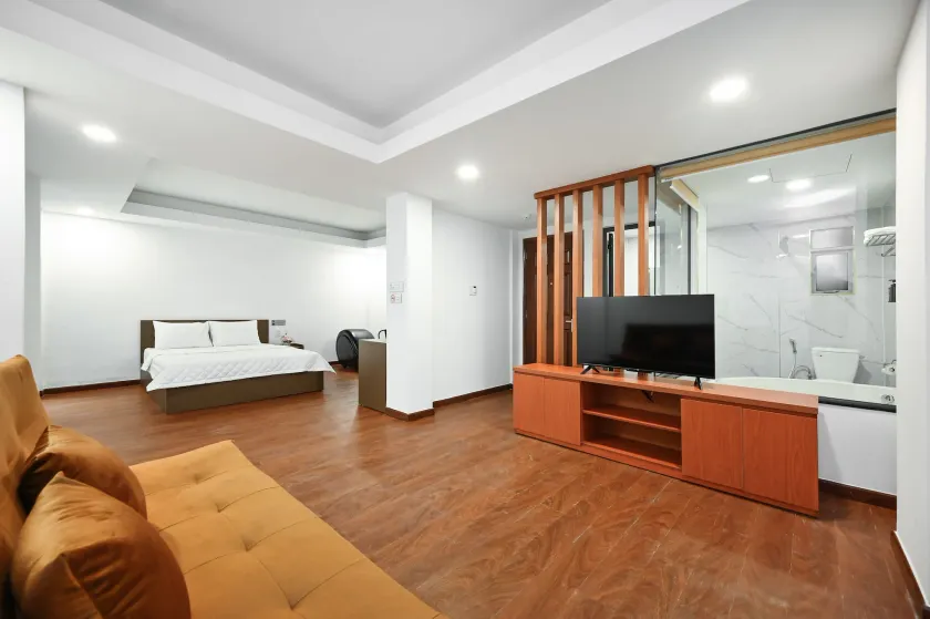 YoKo Airport Saigon Hotel - Image 1