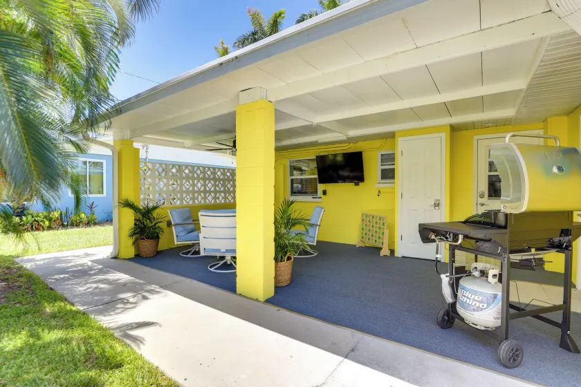 2 Mi to Bradenton Beach: Water-View Home w/ BBQ - Intérieur