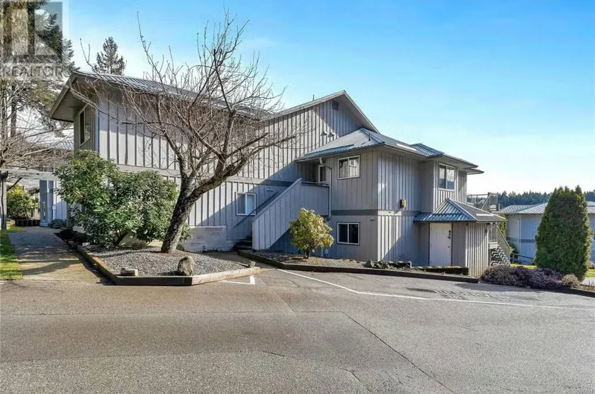 Lakefront Condo and Beach - Image 1
