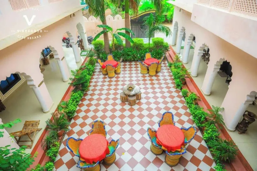 Hotel Kiran Villa Palace - Image 1