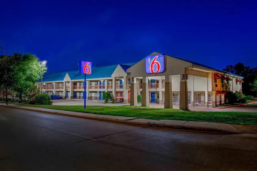 Motel 6-Arlington, TX - Image 1