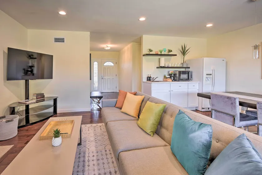 Los Angeles Suite w/ Covered Patio Area! - Image 1
