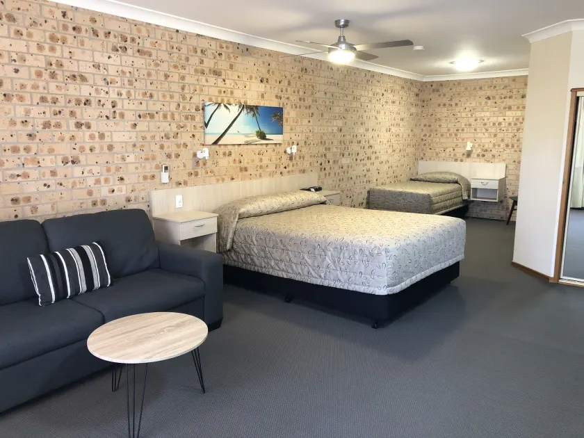 Cardiff Motor Inn - Image 1