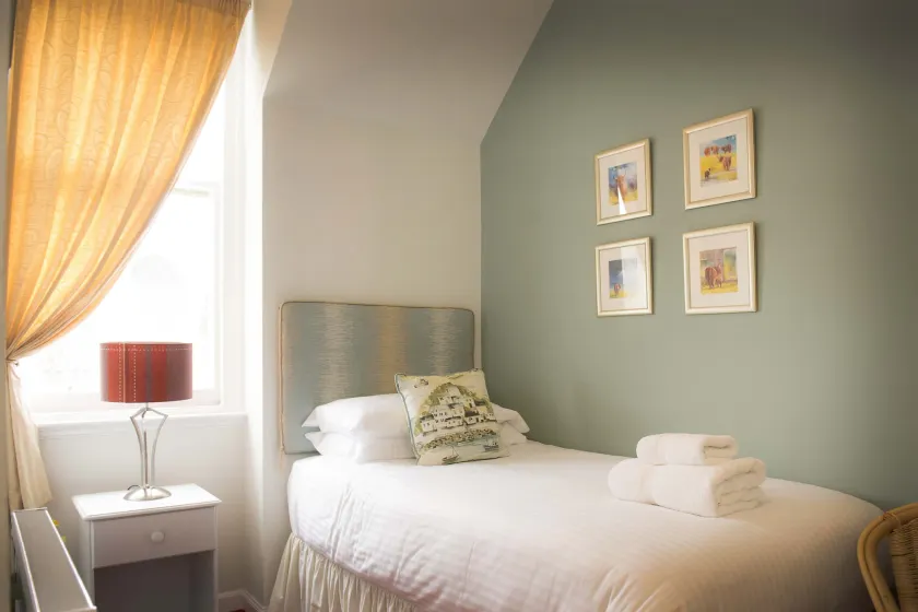The Royal Oak Hotel - Room