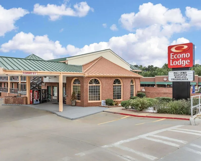 Econo Lodge Acworth East - Image 1