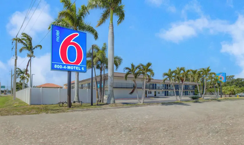 Motel 6-Venice, FL - Image 1