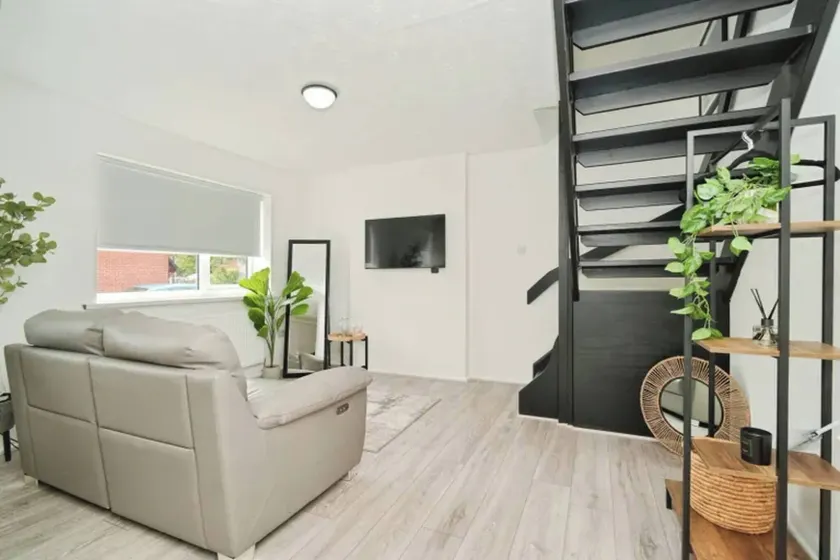 2-Bed House Near Bury Town Centre - Image 1