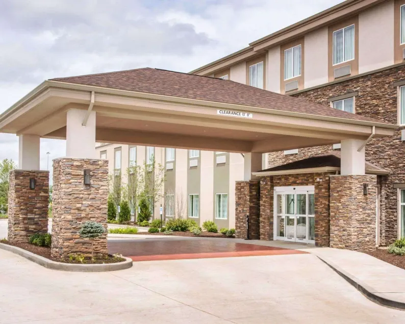Sleep Inn & Suites Parkersburg - Mineral Wells - Image 1