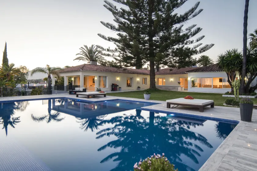 Exclusive 5star sea view villa Elviria - Image 1