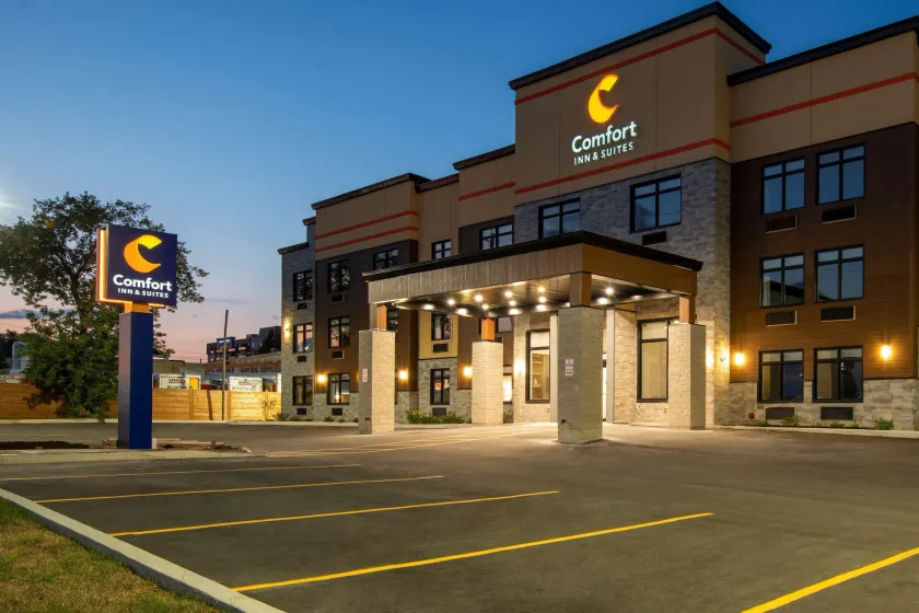 Comfort Inn & Suites - Image 1