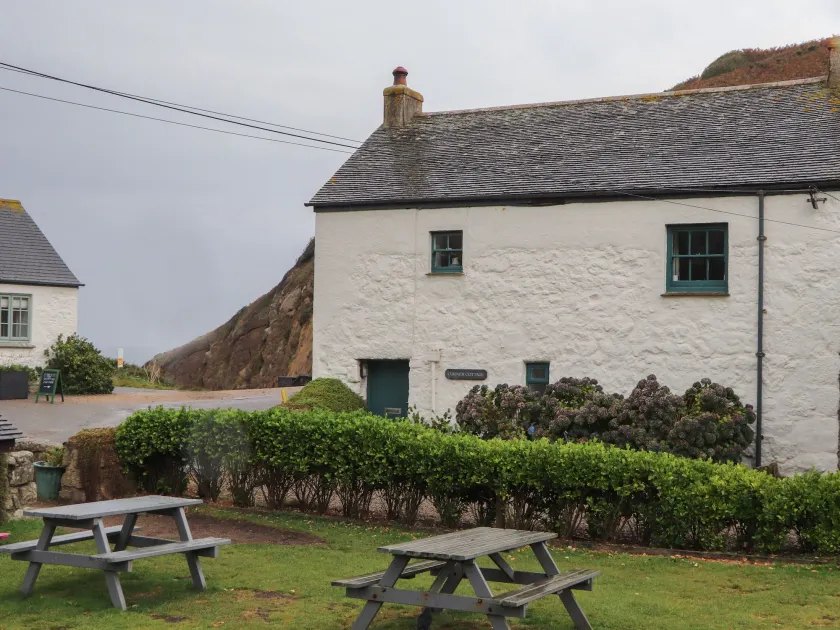 Corner Cottage - Image 1