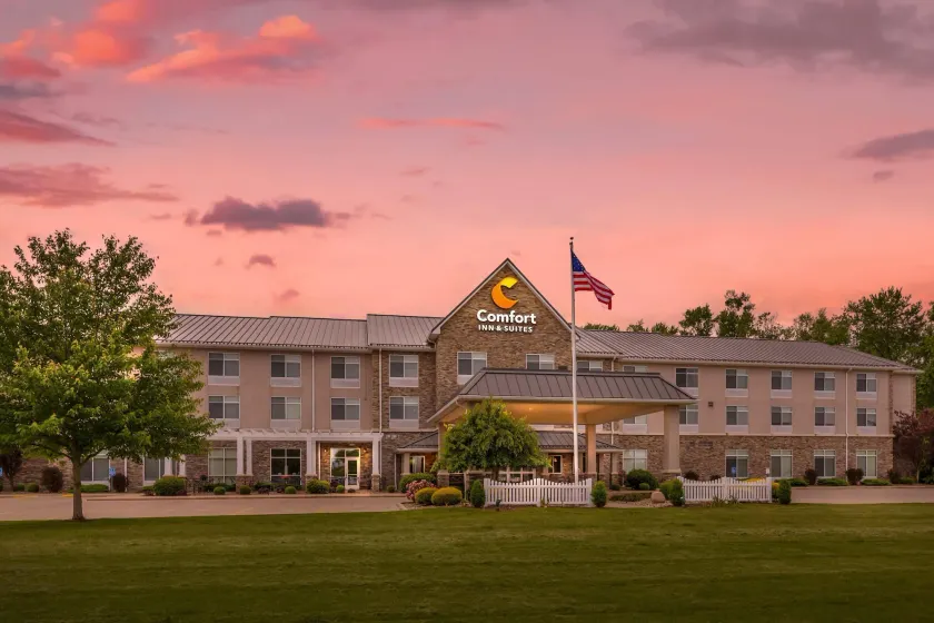 Comfort Inn & Suites Dover - Image 1