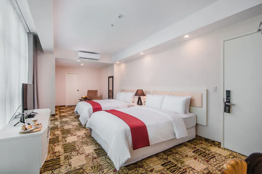 Nobility Grand Hotel - Image 1