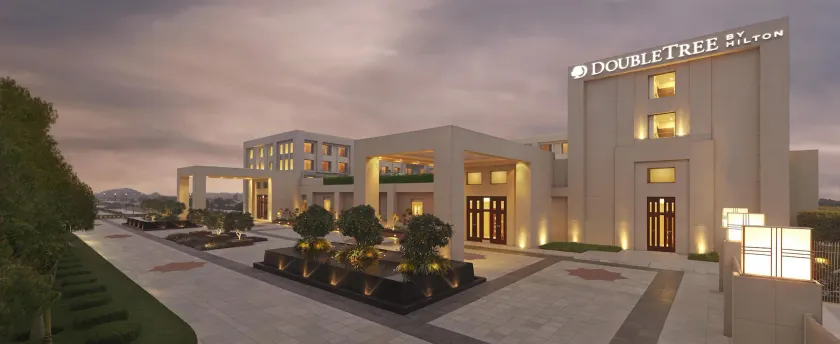 DoubleTree by Hilton Agra - Image 1