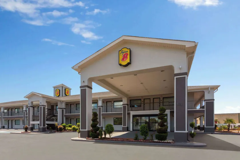 Super 8 by Wyndham Prattville Montgomery - Image 1